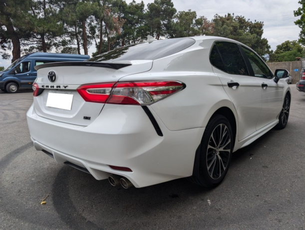 toyota-camry-se-2019-big-2