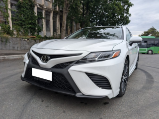 toyota-camry-se-2019